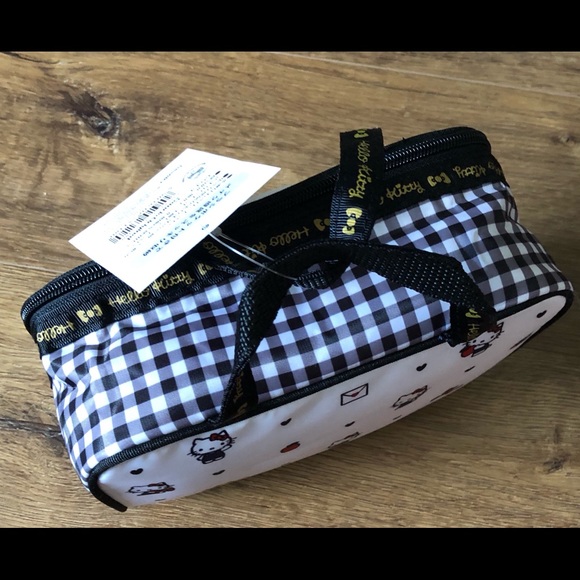 HELLO KITTY-NWT Cosmetics Bag - Picture 9 of 16